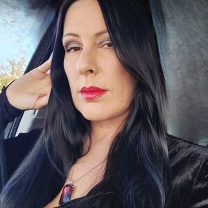 Meet your Posher, Cassandra